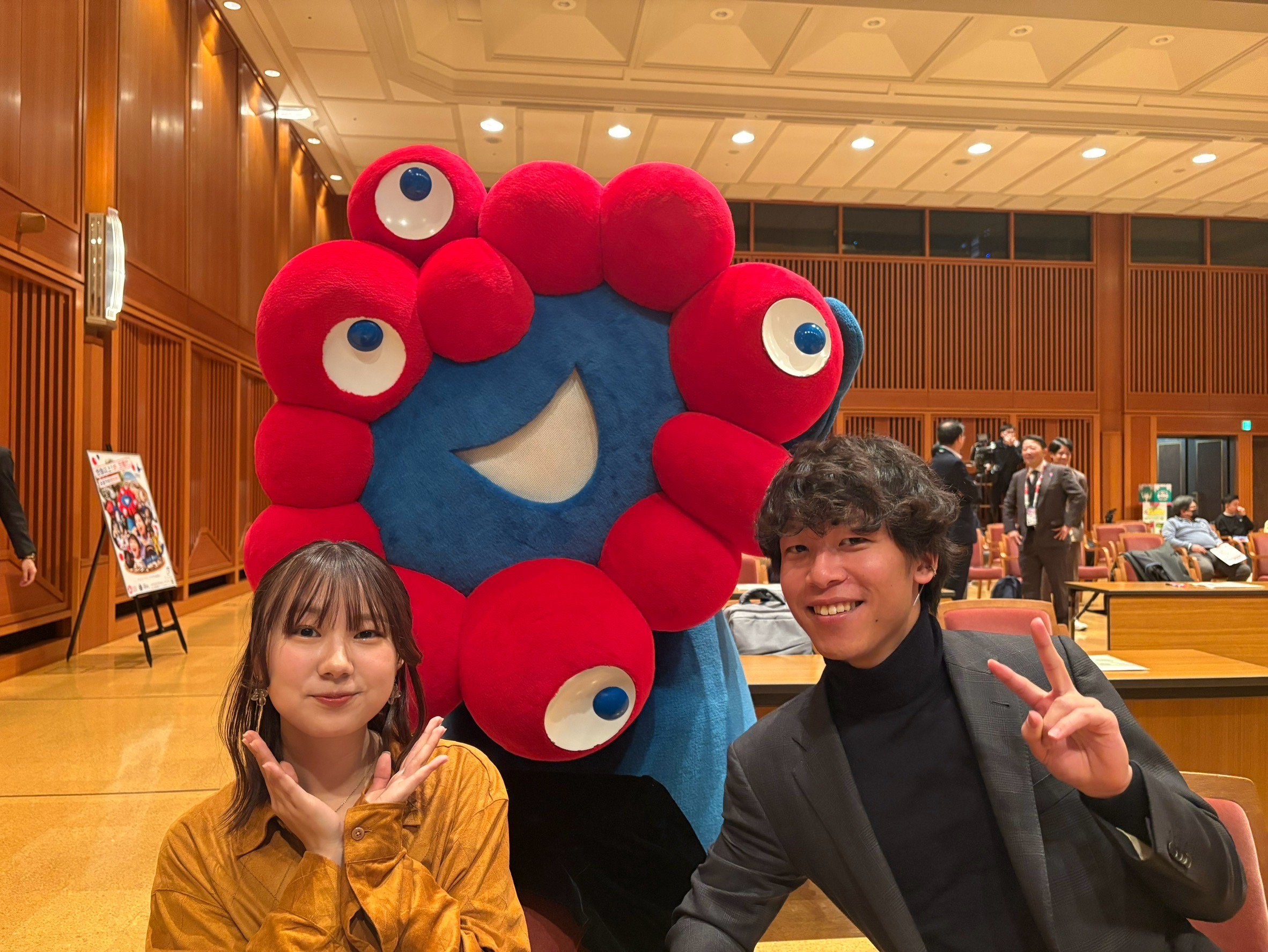 大阪万博キャラクター・ミャクミャクと